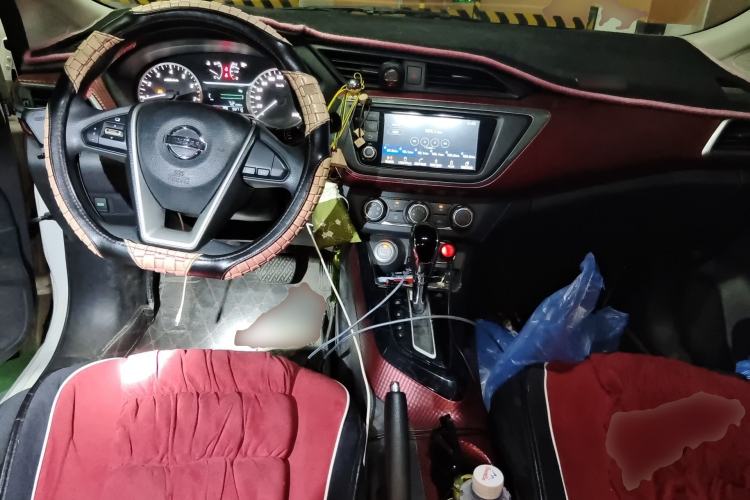 Used Nissan Lannia 2016 1.6L CVT Smart Cool Edition Center Console