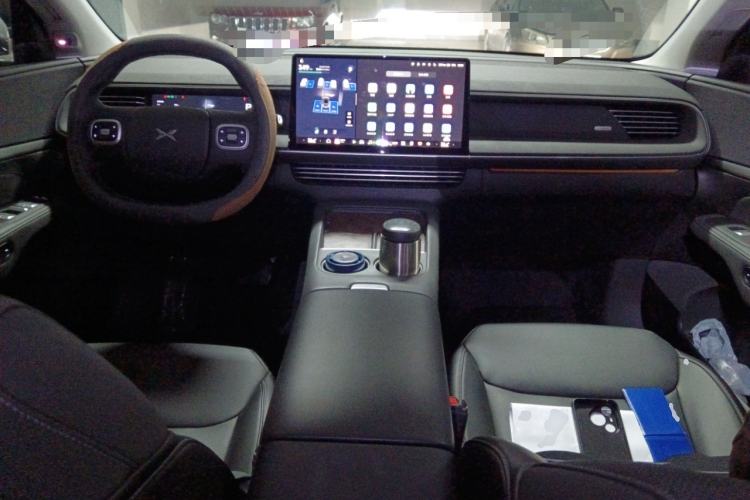 Used XPeng G6 2023 580 Long-Range Max Center Console