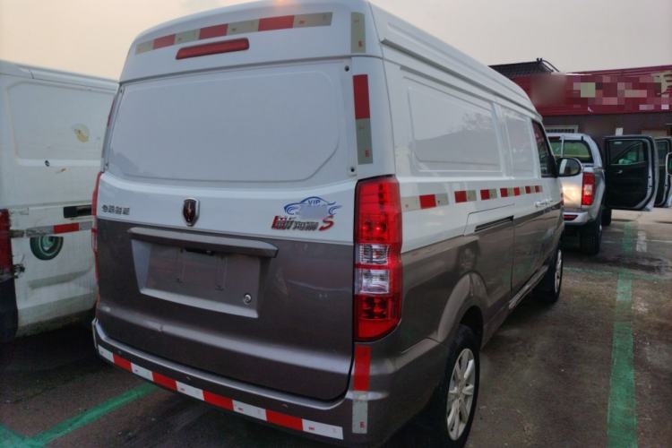 Used Jinbei New Hiace S 2023 1.5L Wealth Edition Van 2/5-Seater Air-Conditioned Model SWC15M