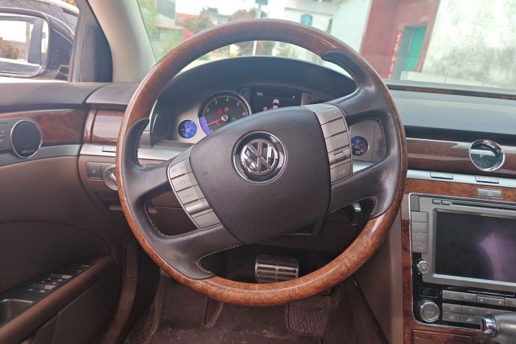 Used Volkswagen Phaeton 2011 3.6L V6 5-Seater Extended Comfort Version
