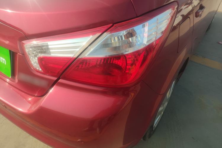 Used Venucia R50 2014 1.6L Manual Splendid Edition
