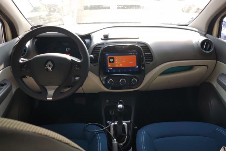 Used Renault Captur 2015 1.2T Automatic Standard Edition Center Console