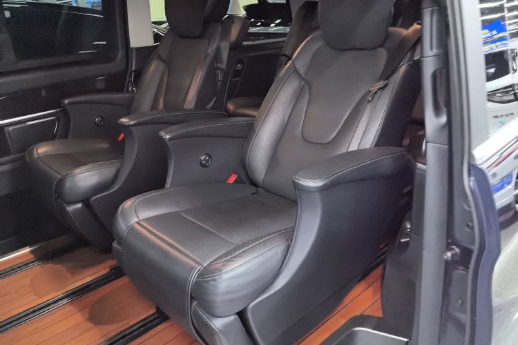 Used Mercedes-Benz V-Class 2017 V 260 L Prestige Extended Edition Left Rear Seat