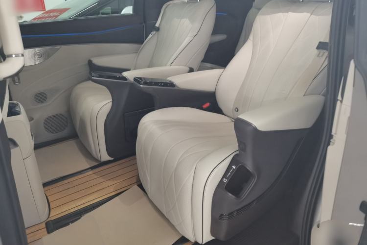 Used Denza D9 2024 DM-i 980 Four-Wheel Drive Prestige Model Interior 4