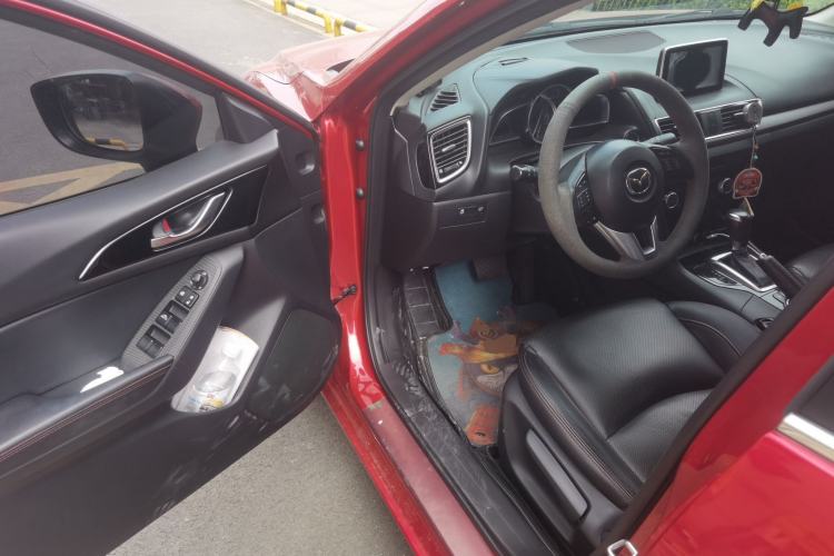 Used Mazda 3 Axela 2016 Sedan 2.0L Automatic Flagship Model
