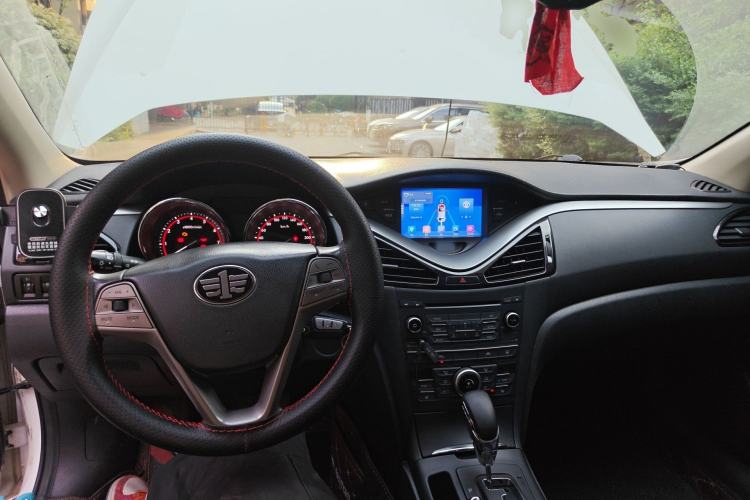 Used Bestune B70 2014 2.0L automatic luxury version Center Console