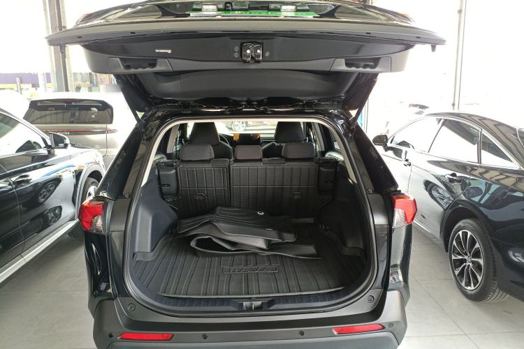 Used Toyota RAV4 2024 2.0L CVT Two-Wheel Drive Urban Edition