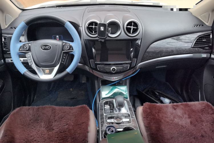 Used BYD Tang New Energy 2015 2.0T Four-Wheel-Drive Flagship Model Center Console