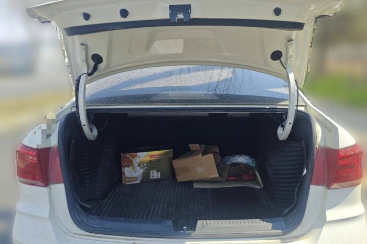 Used Volkswagen Santana 2016 1.6L Automatic Fashion Edition Trunk