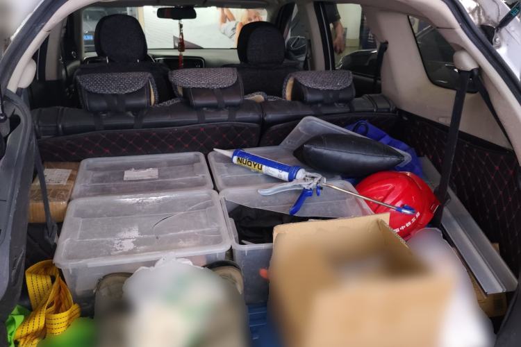 Used Mitsubishi Outlander 2016 2.4L 4x4 Elite Edition 7-Seater Trunk