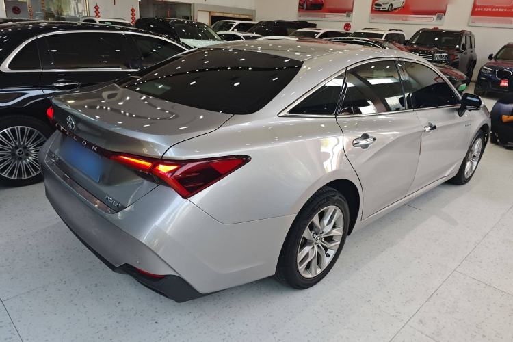 Used Toyota Avalon 2022 Dual-Engine 2.5L XLE Premium Edition Exterior 5