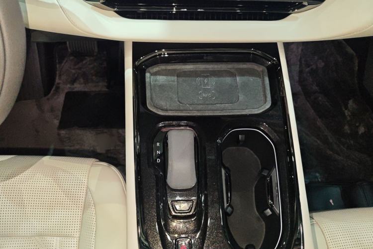 Used Zeekr 009 2024 7-Seater Aisle Version 108 kWh
