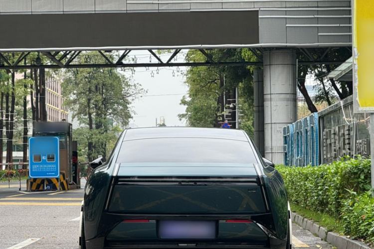 Used XPeng P7 2025 Model—750 All-Wheel-Drive High-Performance Ultra