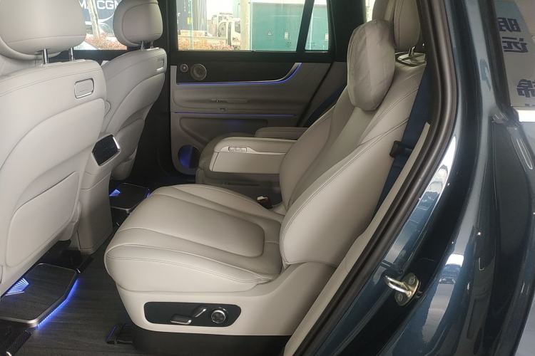 Used Hima AITO M9 2024 Range-Extended Ultra Version 42 kWh 6-Seater Model Left Rear Seat