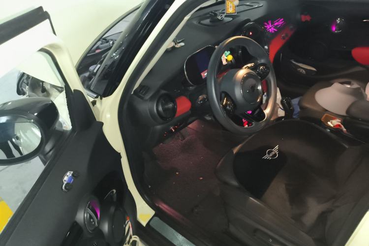 Used MINI 2021 1.5T COOPER Artist Five-Door Edition Driver Seat