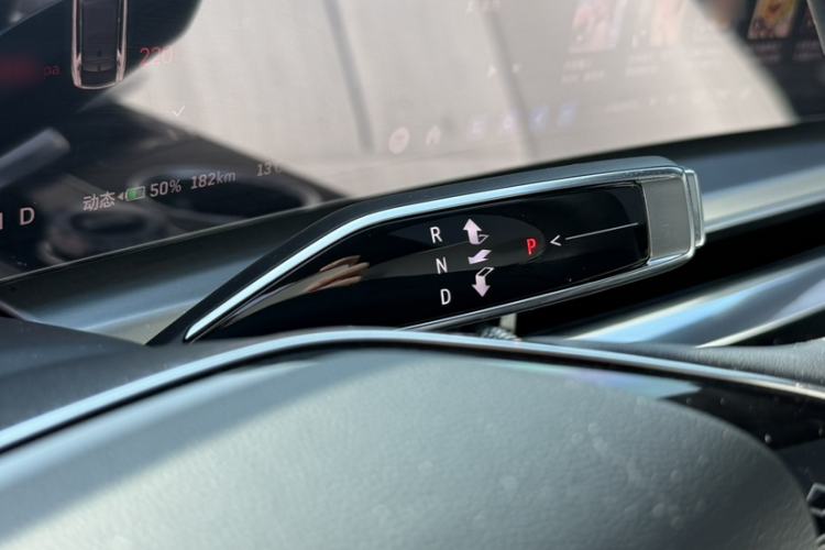 Used Cadillac LYRIQ 2024 Rear-Drive Standard Range Luxury Edition
