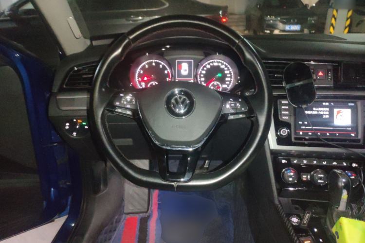 Used Volkswagen Lamando 2015 330TSI DSG Luxury Edition
