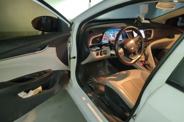 Used Buick GT 2016 15N Automatic Elite Edition Driver Seat