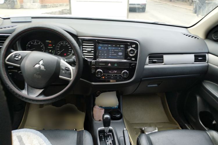 Used Mitsubishi Outlander 2014 2.4L 4x4 Deluxe Value Edition 5 Seats
