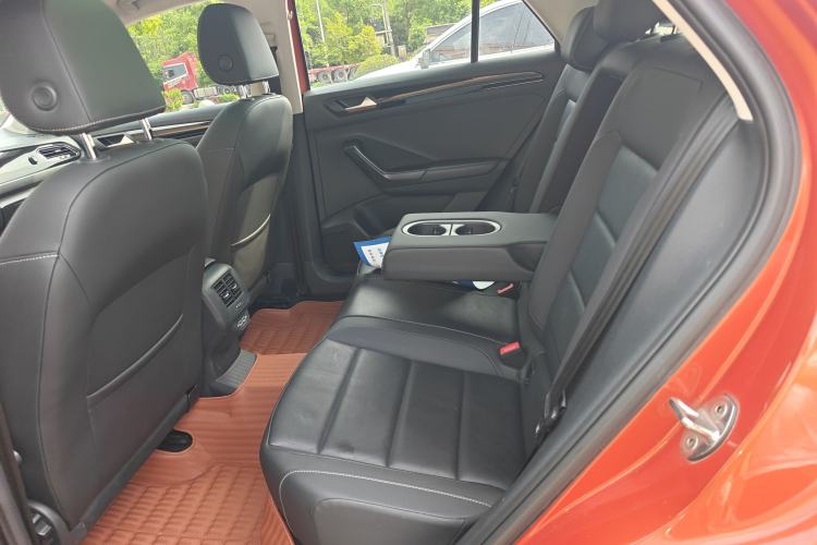 Used Volkswagen T-ROC 2019 280TSI DSG Two-Wheel Drive Comfort Version China VI Standard
