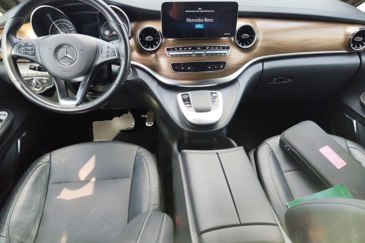 Used Mercedes-Benz V-Class 2020 V 260 L Long-wheelbase Luxury Edition Center Console