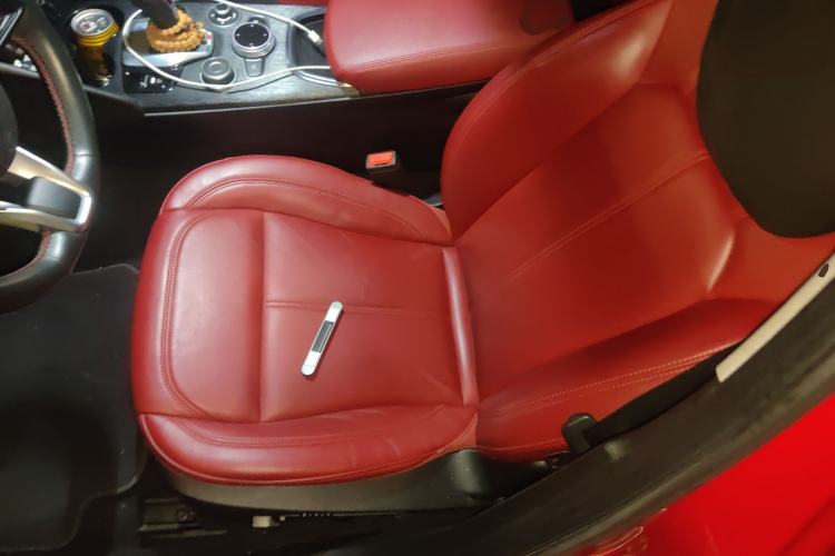 Used Alfa Romeo Giulia 2020 2.0T 280HP Midnight Phantom Limited Edition Left Front Seat