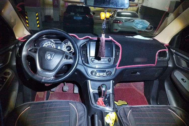 Used Baojun 560 2016 1.5T Manual Luxury Model Center Console