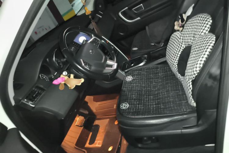 Used Land Rover Discovery Sport 2017 2.0T SE Left Front Seat