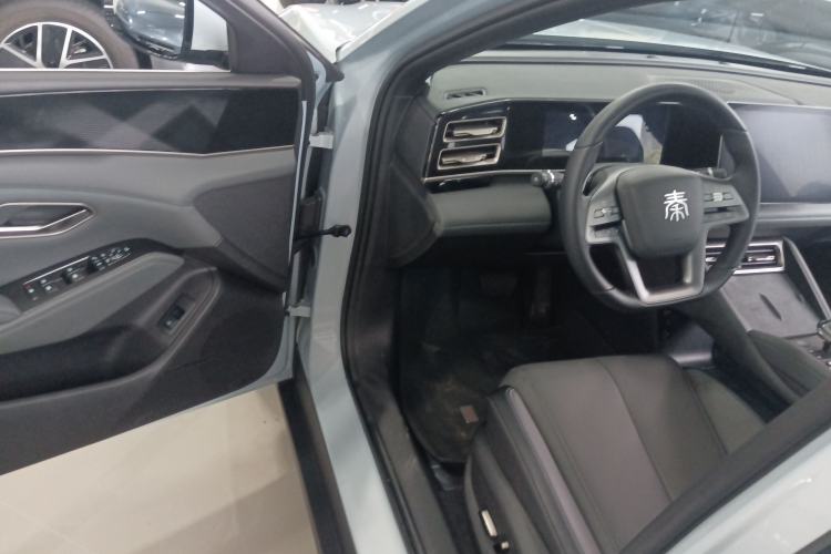 Used BYD Qin L 2025 DM-i Smart Drive 120KM Superior Model
