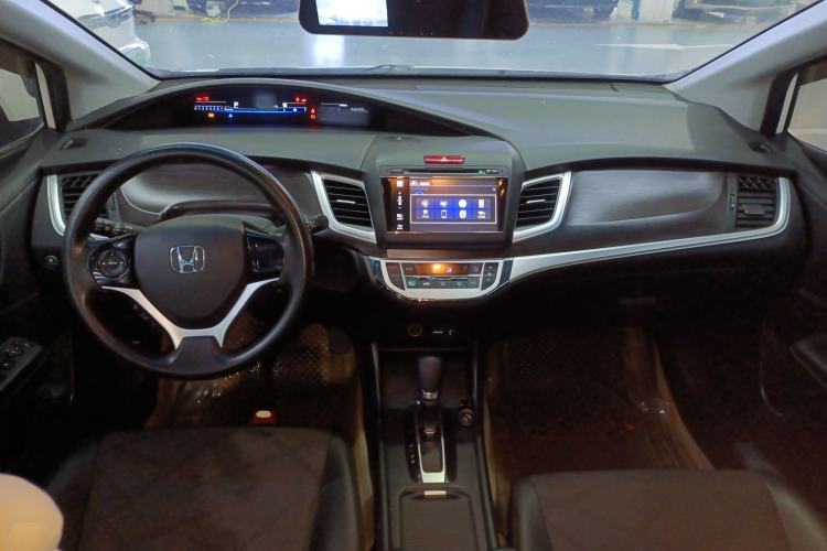 Used Honda Jade 2013 1.8L automatic Comfort version 5 seats Center Console
