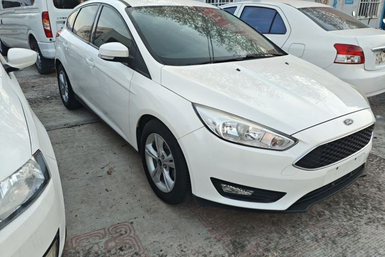 Used Ford Focus 2015 Hatchback 1.6L Automatic Comfort Model Front Right 45 Deg