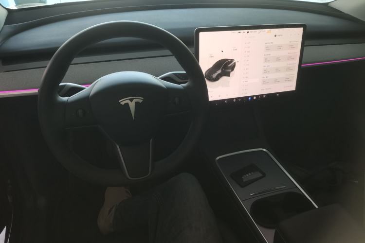 Used Tesla Model Y 2023 Long-Range All-Wheel-Drive Version Center Console