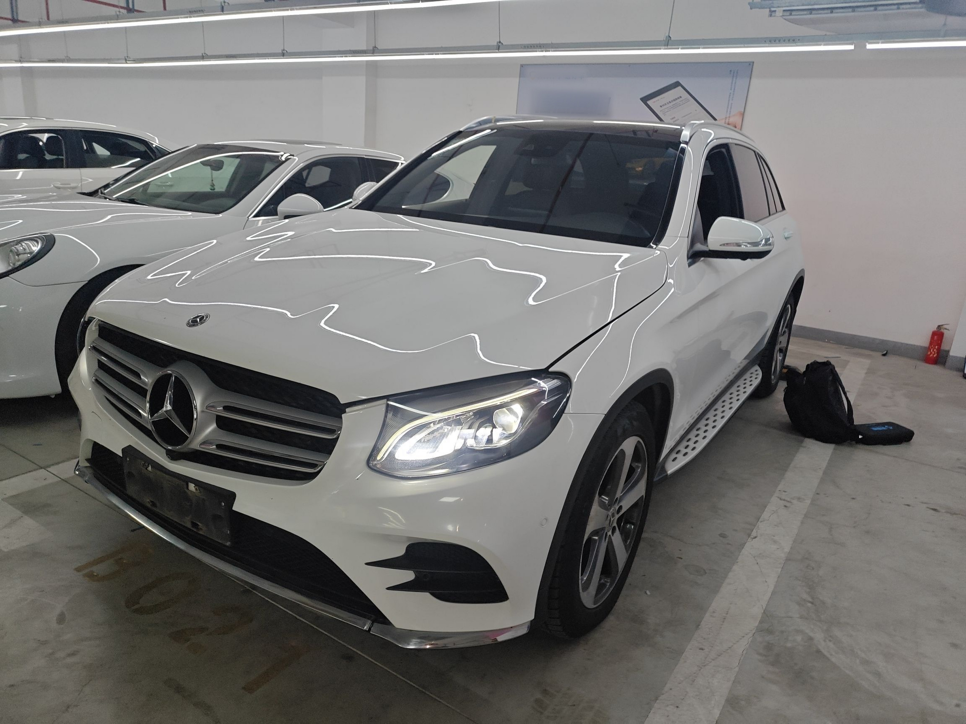 Под передней частью автомобиля