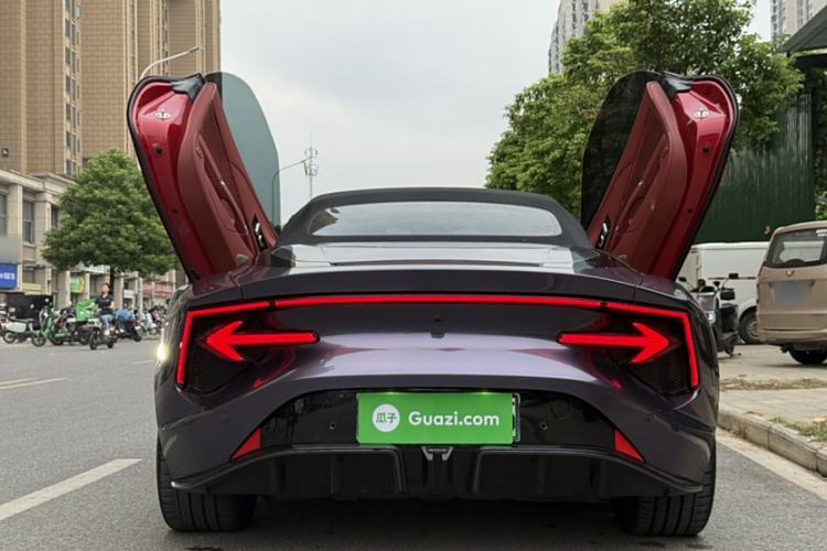 Used MG Cyberster 2024 520 km Legendary All-Wheel-Drive Version Exterior 3