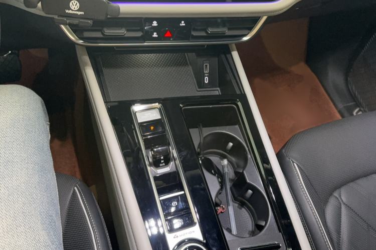 Used Volkswagen Teramont 2024 380TSI All-Wheel Drive Longyao Edition Gear Lever