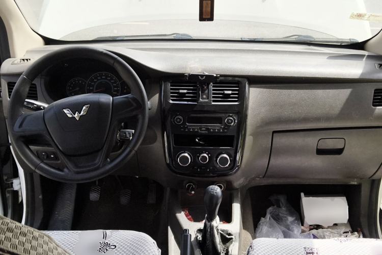 Used Wuling Rongguang V 2016 1.5L Standard Version
