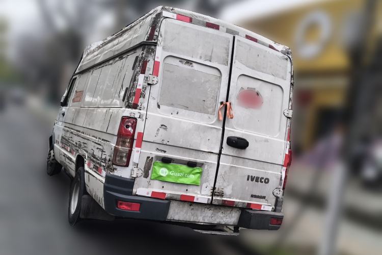 Used Iveco Daily 2017 2.8T V40 Cargo Van Mid-Roof 3/6 Seats 43S5