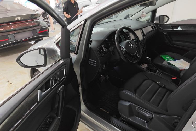 Used Volkswagen Golf Sportsvan 2016 230TSI Automatic Luxury Version Driver Seat