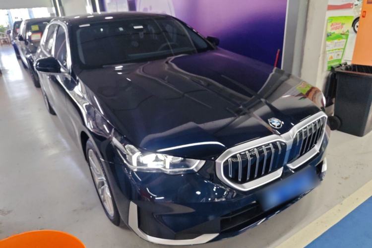 Used BMW 5 Series 2024 525Li Luxury Package Front Right 45 Deg