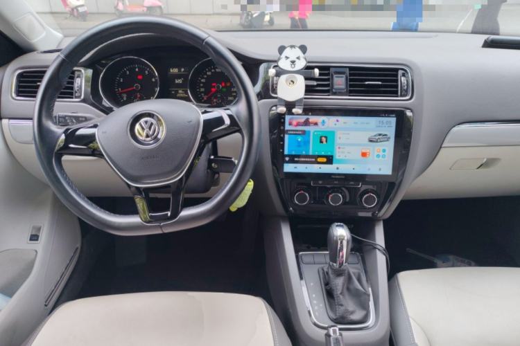 Used Volkswagen Sagitar 2015 230TSI Automatic Comfort Version
