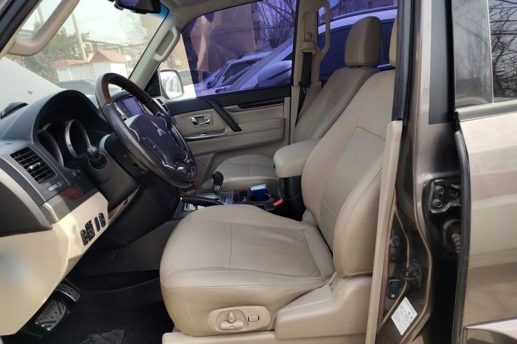 Used Mitsubishi Pajero 