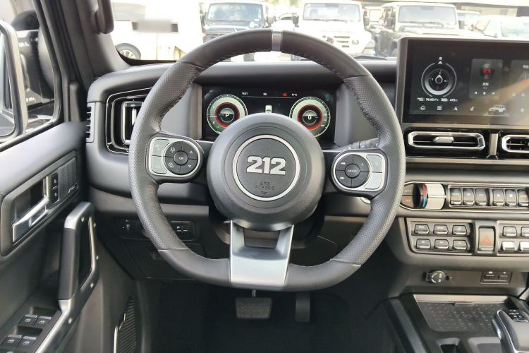 Used 212 T01 2024 2.0T Explorer
