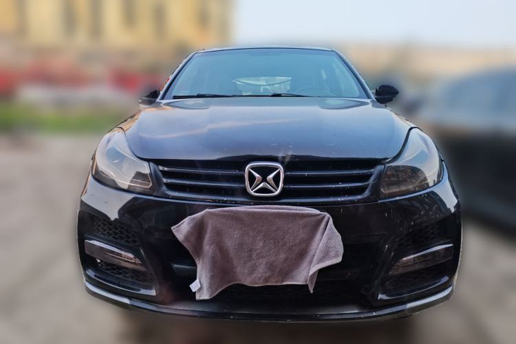 Used JMC Yusheng S350 2013 2.4T Automatic 2WD Diesel Luxury Edition 5 Seats
