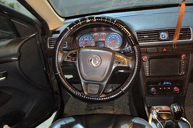 Used Dongfeng Fengon 370 2016 1.5L Manual Standard Edition SFG15-02 7 Seats Steering Wheel