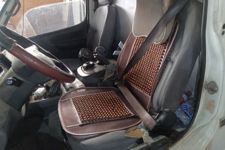 Used Jinbei Hiace 2018 2.0L Fifth-Generation Box Truck Standard Roof 2 Seats 4G19 Left Rear Seat