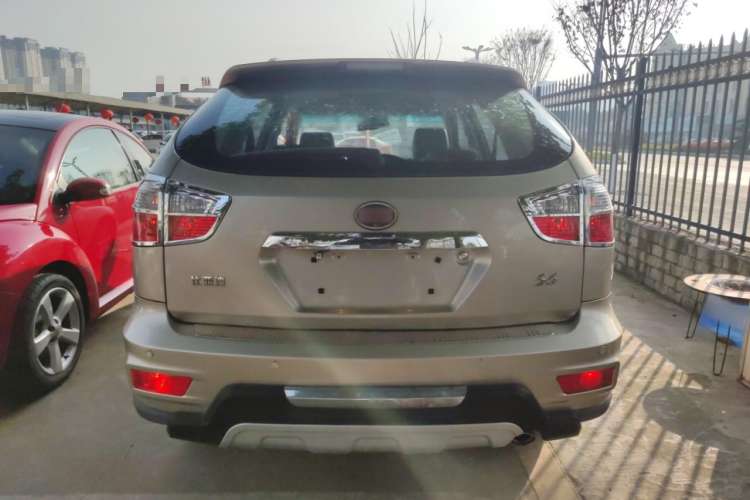 Used BYD S6 2014 2.0L Manual Luxury 5-Seater
