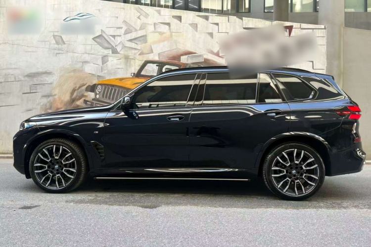 Used BMW X5 2023 xDrive 40Li M Sport Night Edition Package Exterior 2