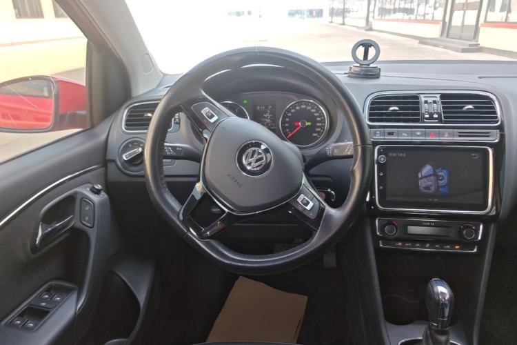 Used Volkswagen Polo 2018 1.5L Automatic Luxury Edition Steering Wheel