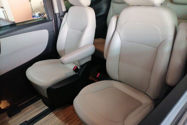 Used Huasong 7 2015 2.0T Automatic Comfort Model Left Rear Seat