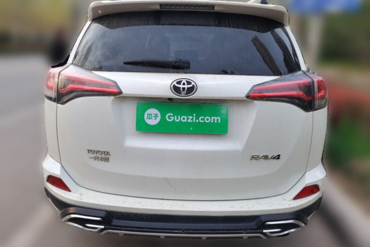 Used Toyota RAV4 2016 2.0L CVT Two-Wheel Drive Fashion Edition China V Standard Rear
